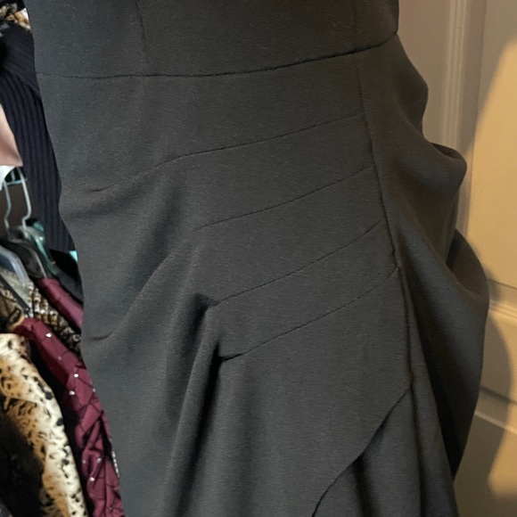 Elegant Black Off-Shoulder Dress - Picture 6 of 9